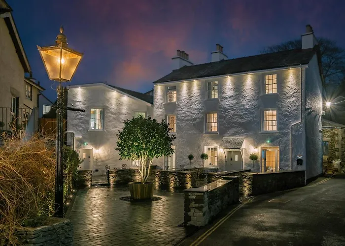 Find the Perfect Bowness on Windermere Hotel with Parking for Your Trip
